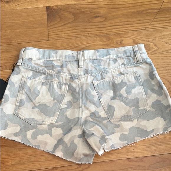 Women's Camouflage Shorts - Picture 6 of 10